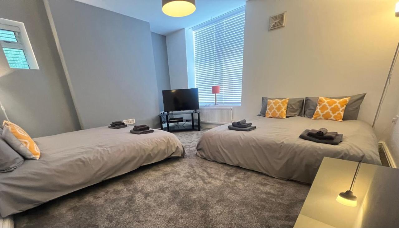 Spacious Ground Floor Suite Comfortably Sleeps Up To Eight Halifax Esterno foto