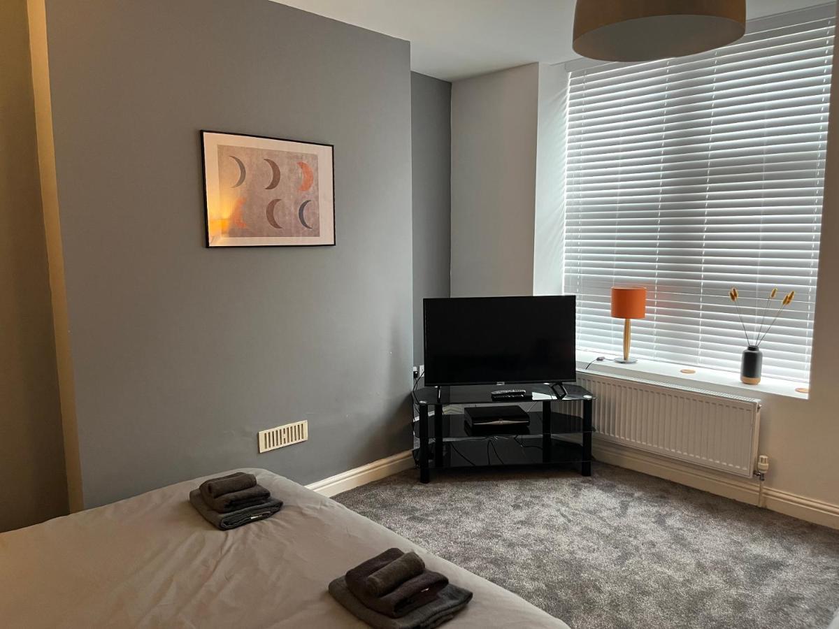 Spacious Ground Floor Suite Comfortably Sleeps Up To Eight Halifax Esterno foto