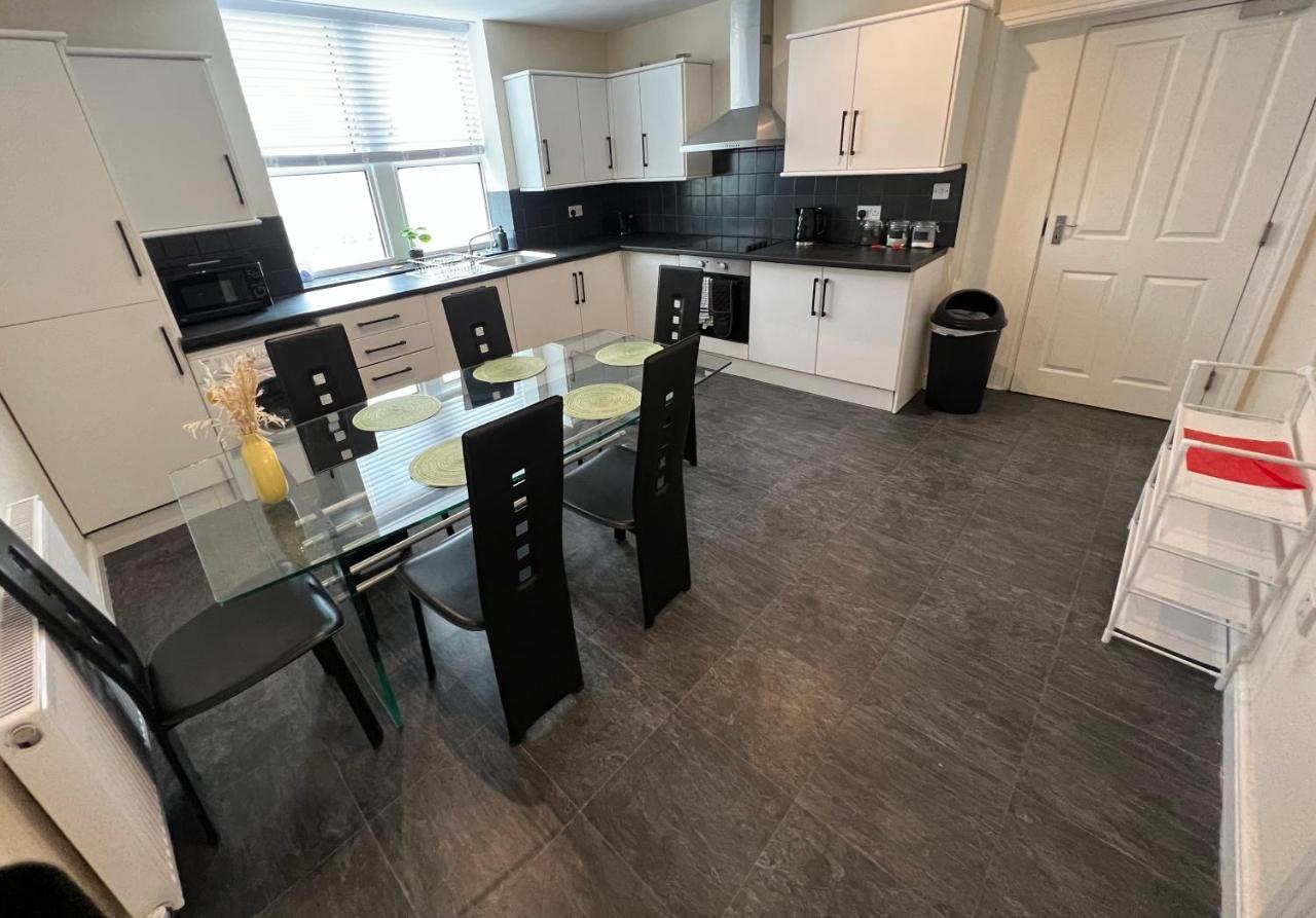 Spacious Ground Floor Suite Comfortably Sleeps Up To Eight Halifax Esterno foto