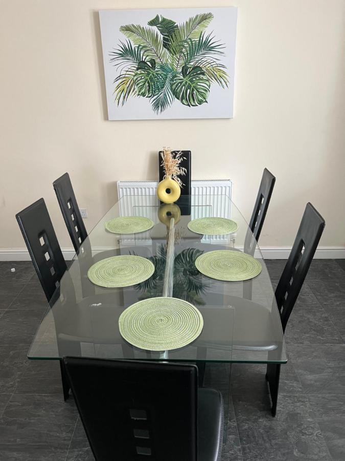 Spacious Ground Floor Suite Comfortably Sleeps Up To Eight Halifax Esterno foto
