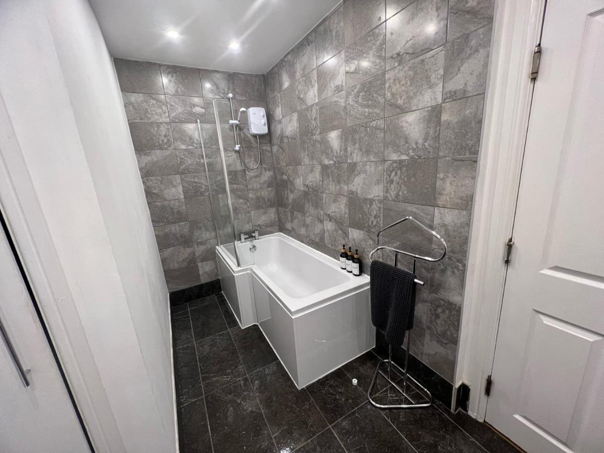 Spacious Ground Floor Suite Comfortably Sleeps Up To Eight Halifax Esterno foto