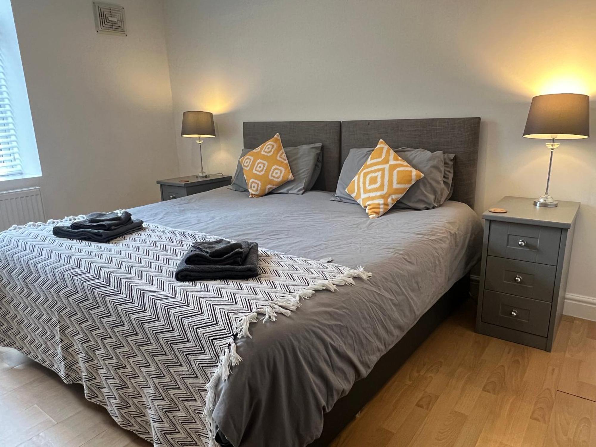 Spacious Ground Floor Suite Comfortably Sleeps Up To Eight Halifax Esterno foto
